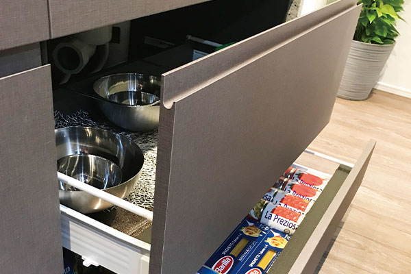 大容量のスライド収納 | ベルジュール氷川台 ｜ 新築分譲マンション